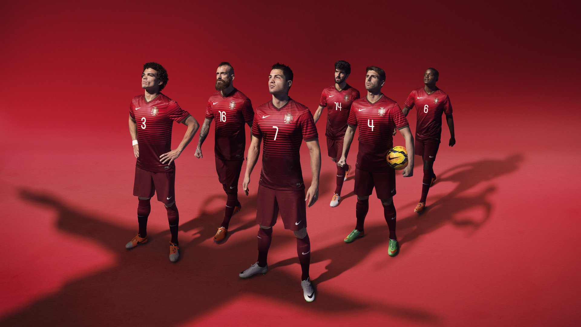 Leyu Sport下载-球迷“疯狂应援”背后：形成独特的“队魂文化”，球迷疯狂庆祝